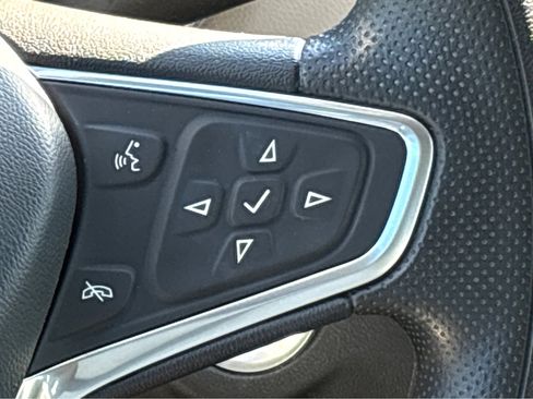 Used 2023 Chevrolet Equinox LS w/ Midnight Edition image 15