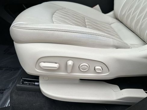 Certified 2024 Buick Enclave Avenir w/ Avenir Technology Package image 17