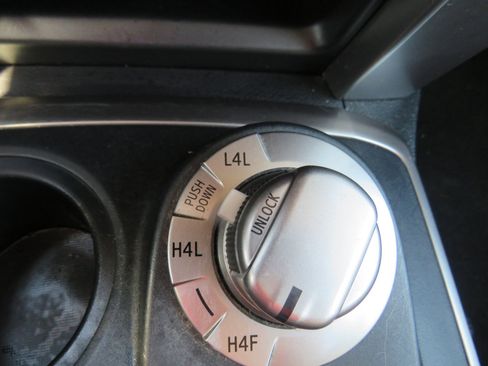 Used 2015 Toyota 4Runner Limited image 12