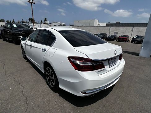 Used 2017 Honda Accord EX-L image 11