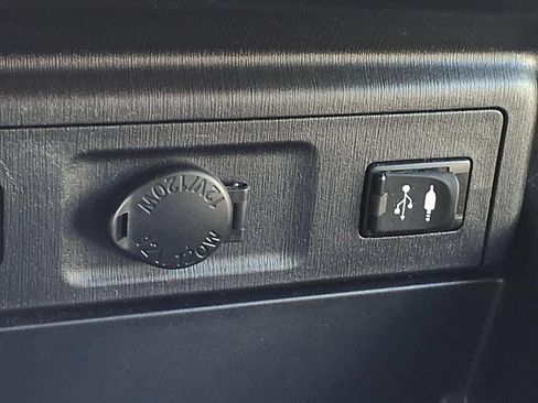 Used 2017 Toyota Prius V Three w/ Carpet Mat Package FWD image 25