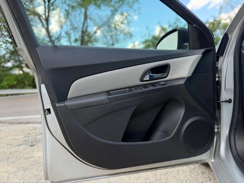 Used 2015 Chevrolet Cruze LS image 15