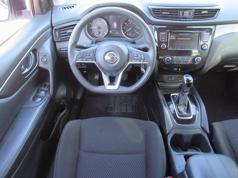 Used 2022 Nissan Rogue Sport S image 12