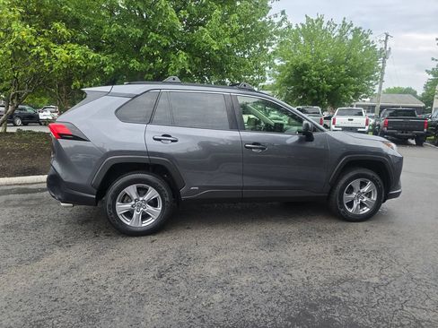Used 2022 Toyota RAV4 LE AWD/4WD image 8