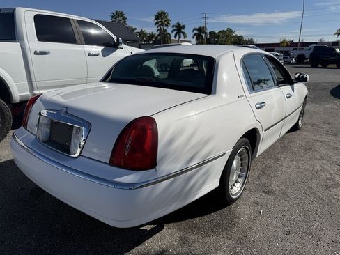Used 1999 Lincoln Town Car Executive image 6