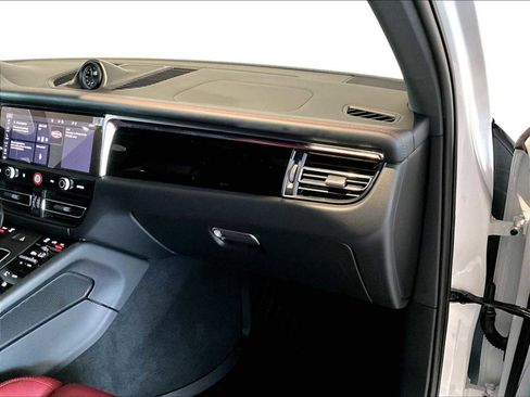 Used 2025 Porsche Macan image 23