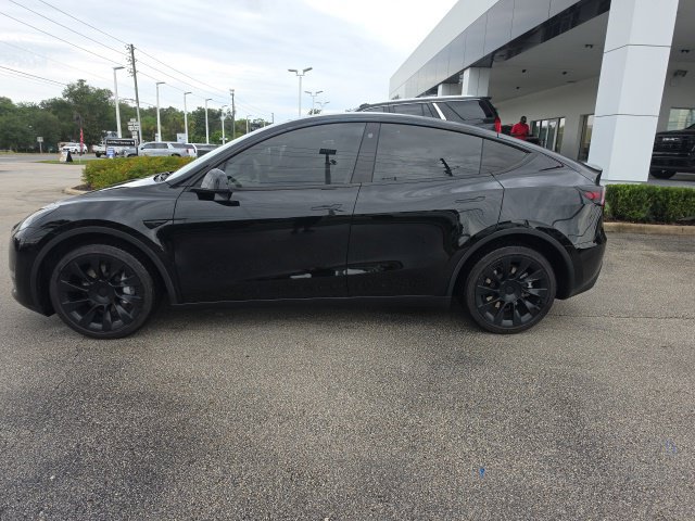 Used 2023 Tesla Model Y Long Range AWD/4WD image 2