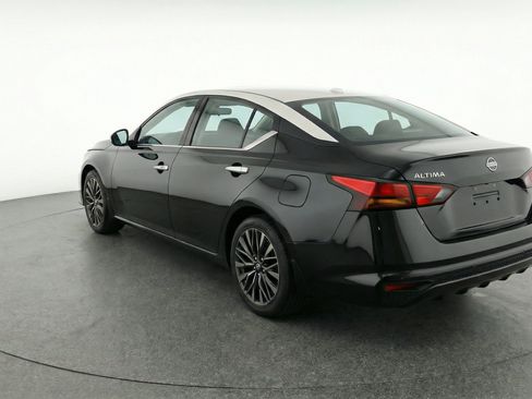 Used 2025 Nissan Altima 2.5 SV FWD image 6