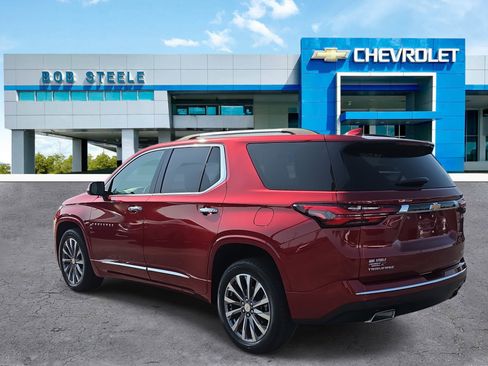 Used 2023 Chevrolet Traverse Premier FWD image 3