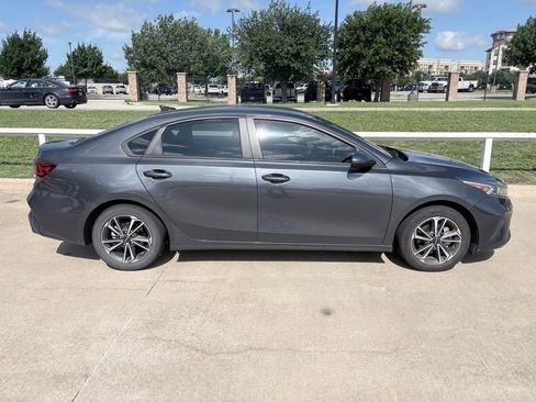 Used 2023 Kia Forte LXS FWD image 3