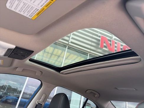 Used 2025 Nissan Sentra SR w/ SR Premium Package image 23