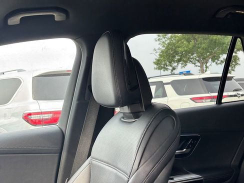 Used 2024 Mercedes-Benz GLC 300 image 12