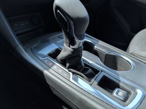 Used 2024 Chevrolet Equinox LT FWD image 23