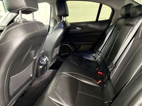 Used 2019 Alfa Romeo Giulia image 37