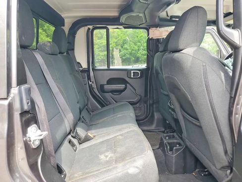 Used 2024 Jeep Gladiator Sport AWD/4WD image 10
