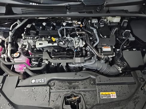 Used 2024 Toyota Prius XLE AWD/4WD image 14