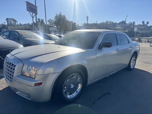 Used 2005 Chrysler 300 Touring image 3