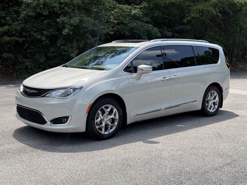 Used 2019 Chrysler Pacifica Limited w/ Advanced Safetytec Group FWD image 1