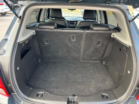 Used 2022 Chevrolet Trax LT w/ LT Convenience Package image 22