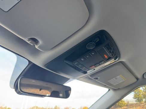 New 2026 Kia Carnival EX image 21