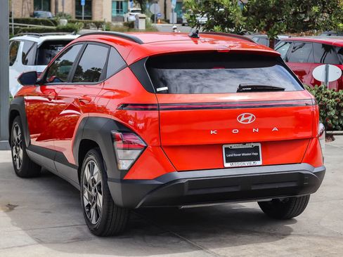 Used 2024 Hyundai Kona SEL w/ Convenience Package FWD image 4