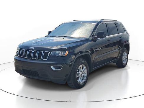 Used 2019 Jeep Grand Cherokee Laredo w/ Security & Convenience Group AWD/4WD image 2