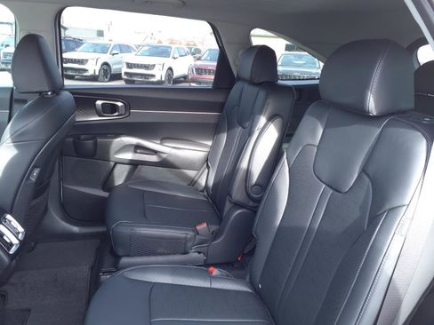 Used 2025 Kia Sorento EX w/ EX Panoramic Sunroof Package image 26