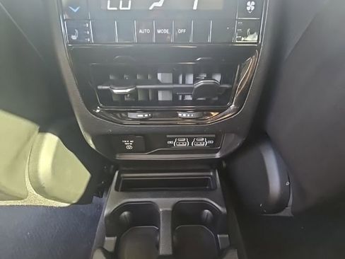 Used 2021 Jeep Grand Cherokee L Limited image 30