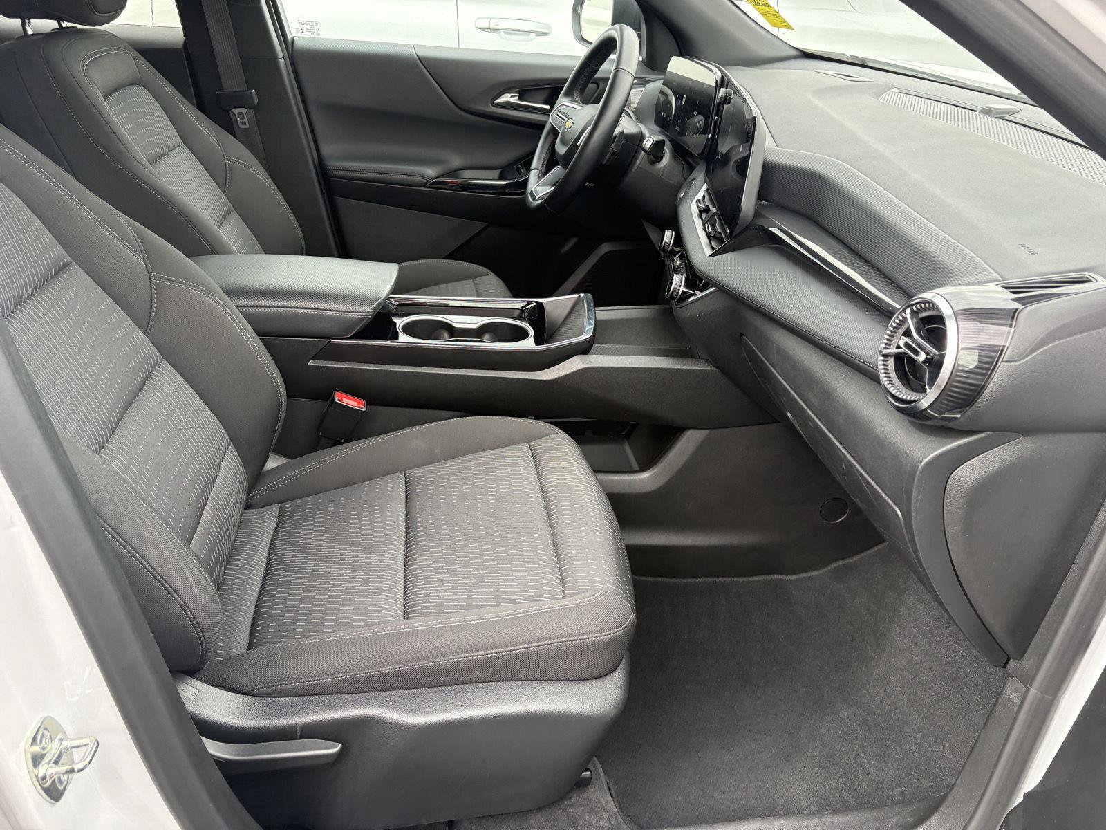 Used 2025 Chevrolet Equinox LT AWD/4WD image 28