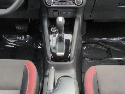 Used 2025 Nissan Versa SR FWD image 17