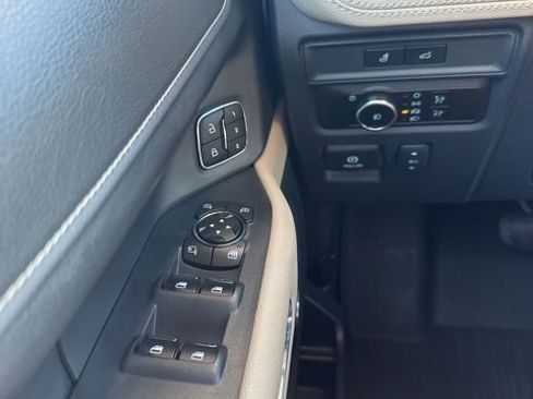 Used 2023 Ford Expedition Limited image 22