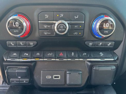 Used 2021 GMC Sierra 1500 AT4 w/ Technology Package AWD/4WD image 18
