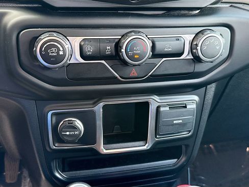 Used 2021 Jeep Wrangler Sport image 17
