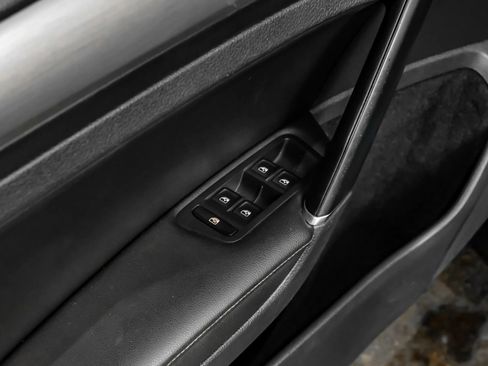 Used 2017 Volkswagen Golf Wolfsburg Edition FWD image 45