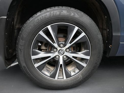 Used 2018 Toyota Highlander LE AWD/4WD image 31
