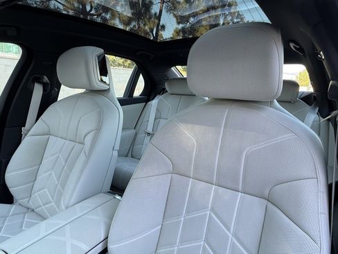 Used 2025 BMW i7 eDrive50 w/ M Sport Package image 22