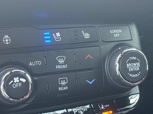 Used 2021 Dodge Durango SRT Hellcat w/ Technology Group AWD/4WD image 39