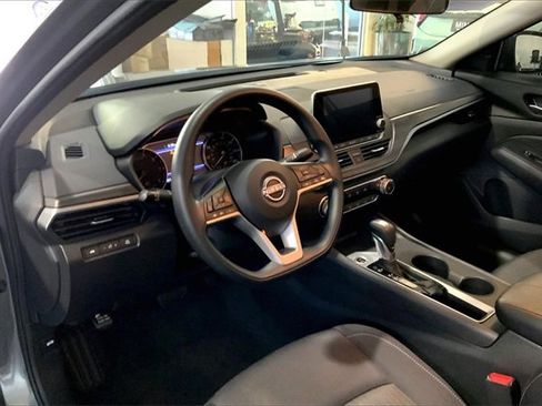 Used 2025 Nissan Altima 2.5 SV image 13