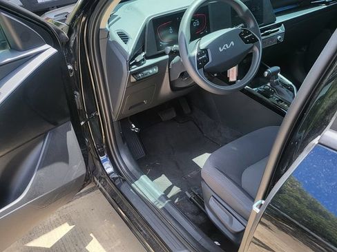 Used 2025 Kia Niro LX FWD image 3