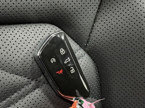 Used 2025 Volkswagen Atlas Cross Sport SE image 25