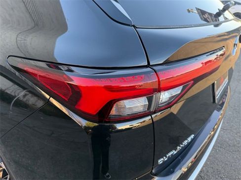 Used 2022 Mitsubishi Outlander SE image 34