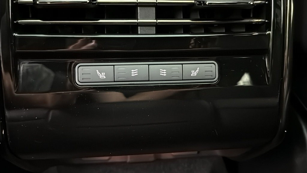 Used 2023 Land Rover Range Rover Sport SE AWD/4WD image 26