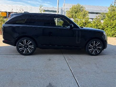 Used 2025 Land Rover Range Rover Autobiography AWD/4WD image 4