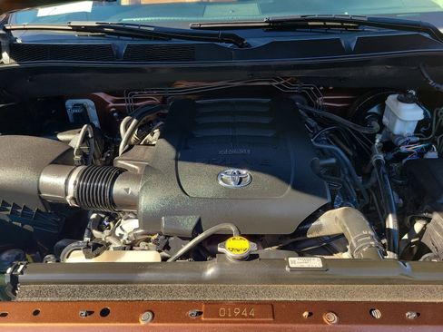 Used 2014 Toyota Tundra Platinum image 24