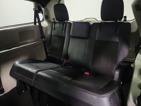 Used 2019 Dodge Grand Caravan SXT image 22