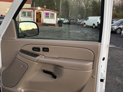 Used 2004 Chevrolet Tahoe Z71 w/ Z71 Preferred Equipment Group image 25