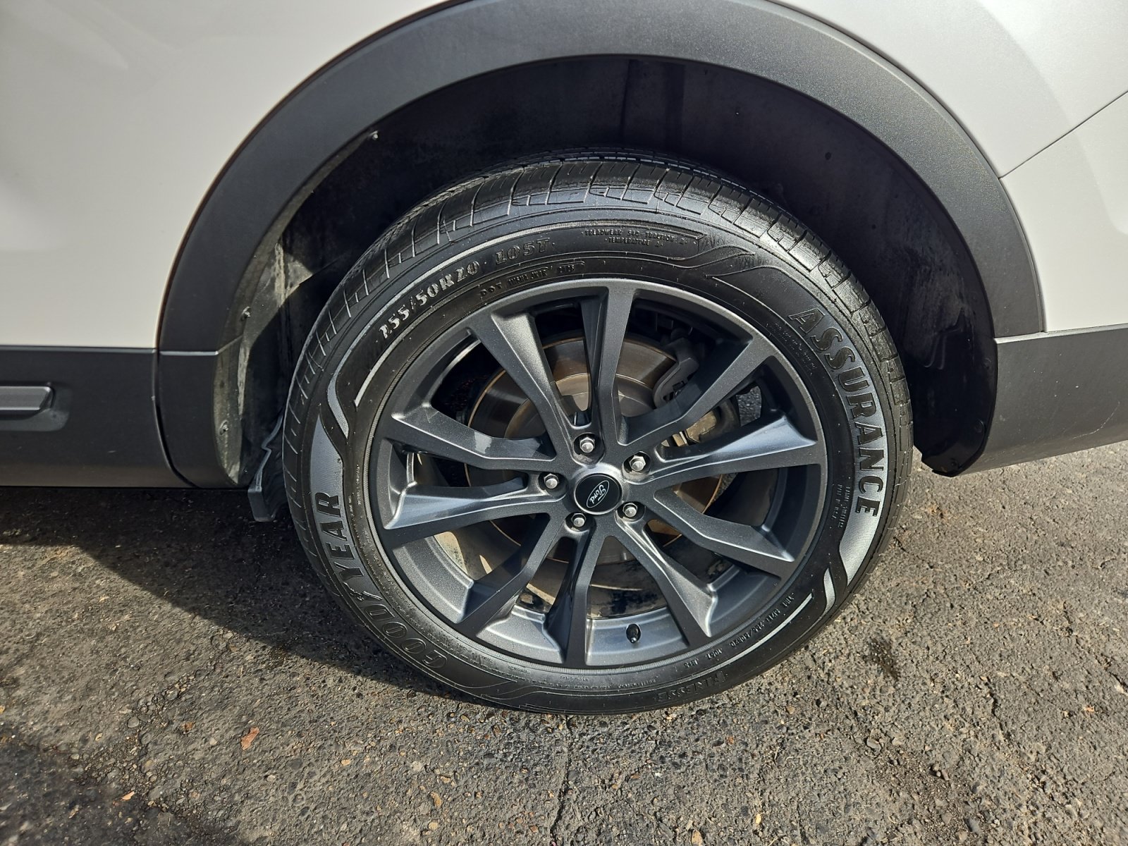 Used 2017 Ford Explorer XLT w/ Equipment Group 202A FWD image 16