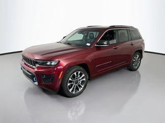 Used 2022 Jeep Grand Cherokee Overland AWD/4WD video 3