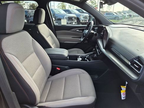 Used 2025 Chevrolet Traverse LT FWD image 22