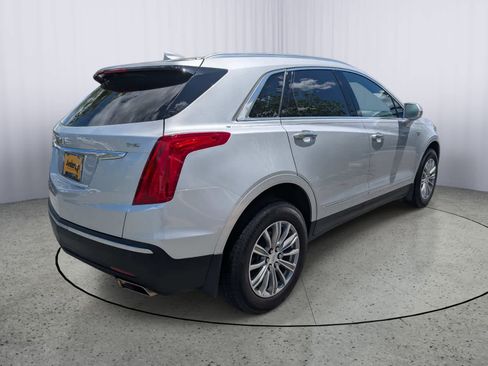 Used 2017 Cadillac XT5 Luxury w/ Driver Awareness Package FWD image 3